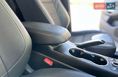 Внедорожник / Кроссовер Ford Kuga 2013 в 
