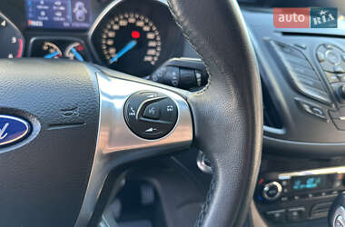 Внедорожник / Кроссовер Ford Kuga 2013 в 