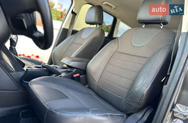 Внедорожник / Кроссовер Ford Kuga 2013 в 