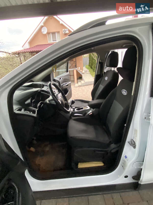 Внедорожник / Кроссовер Ford Kuga 2015 в 