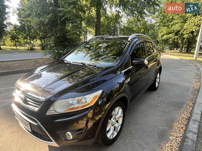 Внедорожник / Кроссовер Ford Kuga 2010 в 