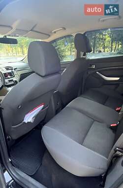 Внедорожник / Кроссовер Ford Kuga 2010 в 