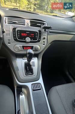 Внедорожник / Кроссовер Ford Kuga 2010 в 