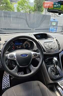 Внедорожник / Кроссовер Ford Kuga 2013 в 