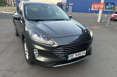 Внедорожник / Кроссовер Ford Kuga 2023 в 