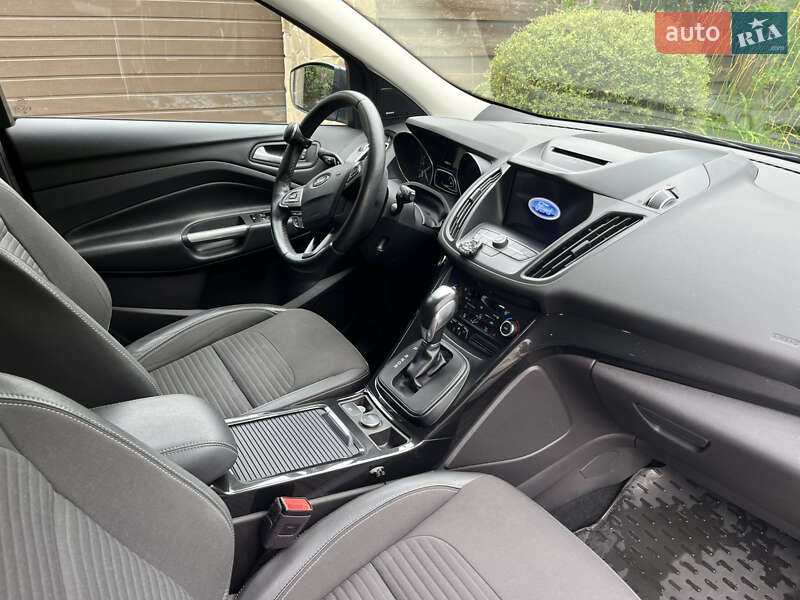 Позашляховик / Кросовер Ford Kuga 2019 в Києві