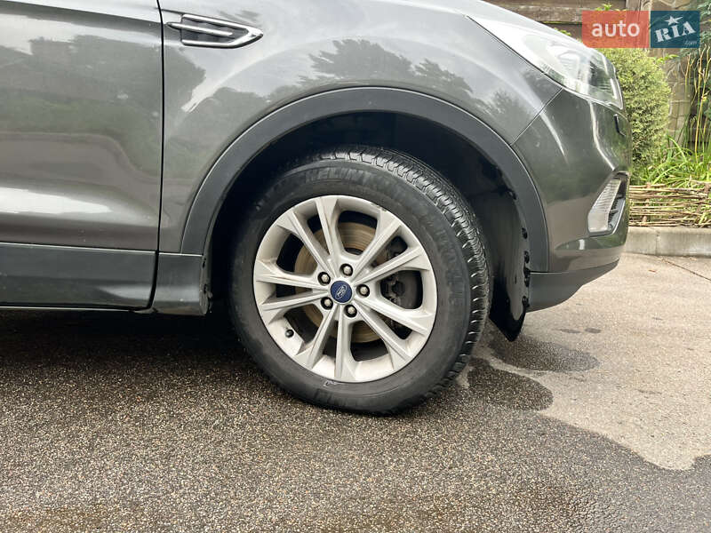 Позашляховик / Кросовер Ford Kuga 2019 в Києві