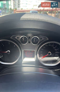 Внедорожник / Кроссовер Ford Kuga 2011 в 
