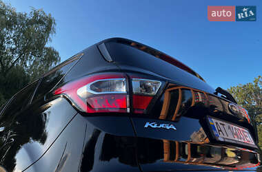 Внедорожник / Кроссовер Ford Kuga 2017 в 