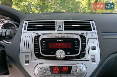Внедорожник / Кроссовер Ford Kuga 2012 в 