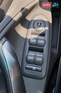 Внедорожник / Кроссовер Ford Kuga 2012 в 