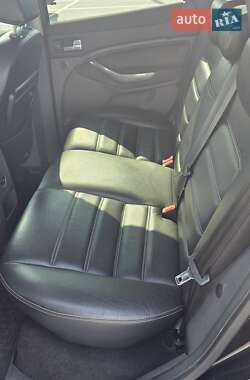 Внедорожник / Кроссовер Ford Kuga 2012 в 