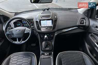 Внедорожник / Кроссовер Ford Kuga 2017 в 