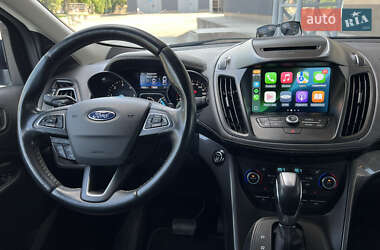 Внедорожник / Кроссовер Ford Kuga 2017 в 