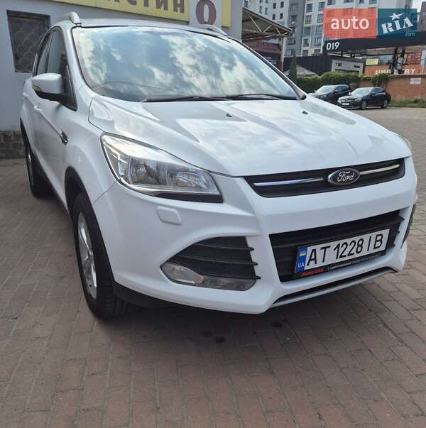 Внедорожник / Кроссовер Ford Kuga 2015 в Ивано-Франковске
