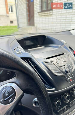 Внедорожник / Кроссовер Ford Kuga 2014 в 