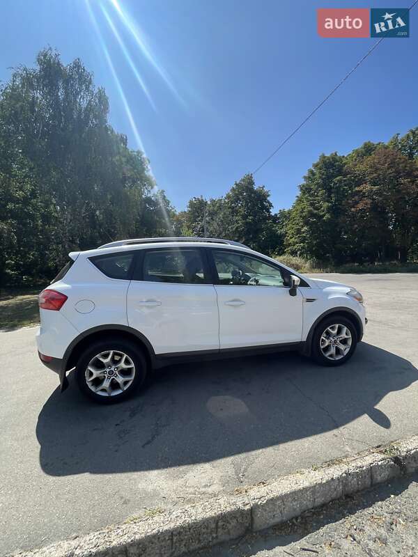 Внедорожник / Кроссовер Ford Kuga 2011 в 