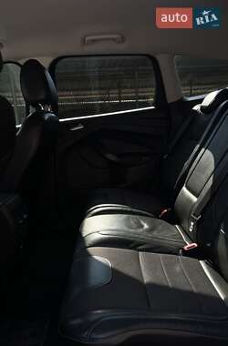 Позашляховик / Кросовер Ford Kuga 2013 в 