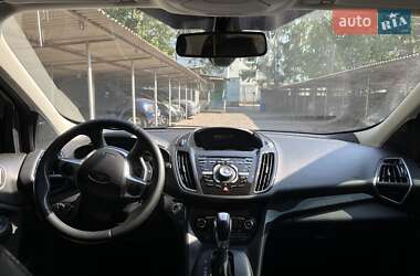 Позашляховик / Кросовер Ford Kuga 2013 в 