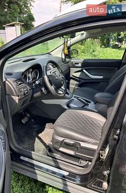 Внедорожник / Кроссовер Ford Kuga 2011 в 