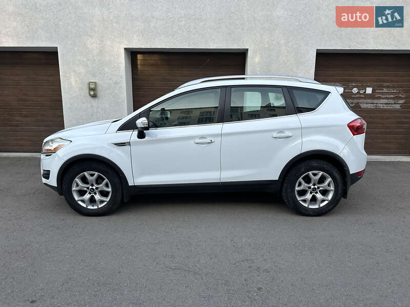 Внедорожник / Кроссовер Ford Kuga 2010 в Ровно