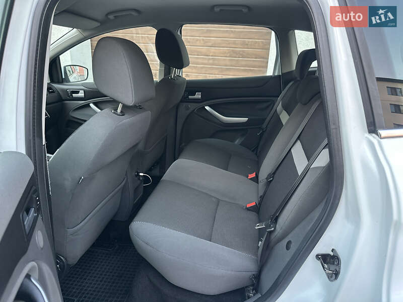 Внедорожник / Кроссовер Ford Kuga 2010 в Ровно