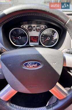 Внедорожник / Кроссовер Ford Kuga 2012 в 