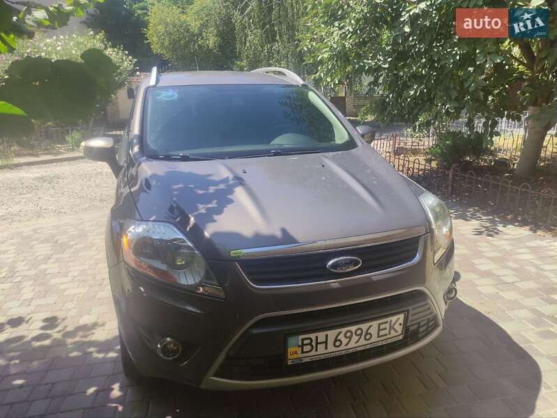 Внедорожник / Кроссовер Ford Kuga 2012 в 