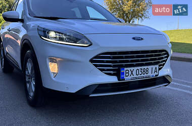 Внедорожник / Кроссовер Ford Kuga 2023 в 