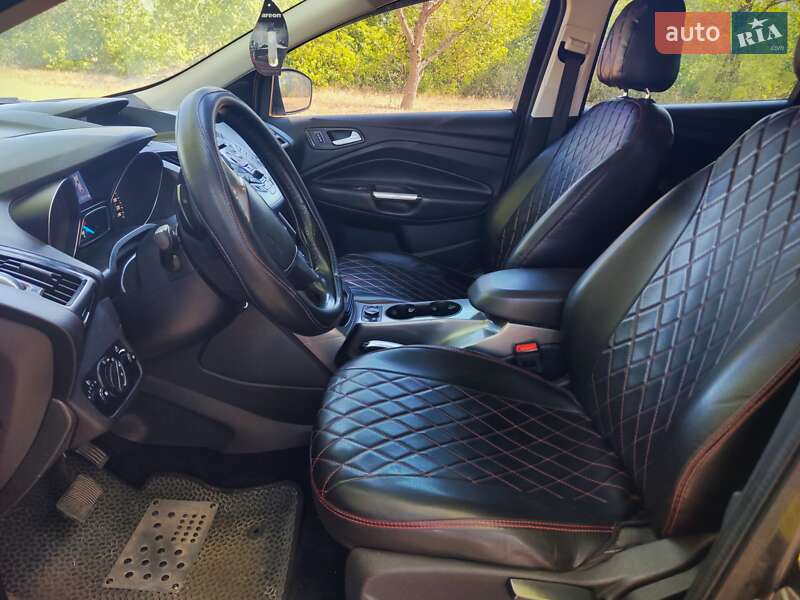 Внедорожник / Кроссовер Ford Kuga 2015 в Вознесенске