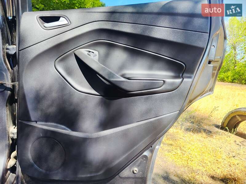 Внедорожник / Кроссовер Ford Kuga 2015 в Вознесенске