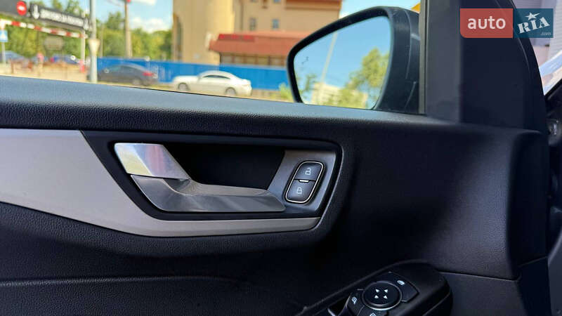 Внедорожник / Кроссовер Ford Kuga 2021 в Киеве