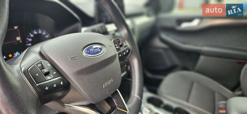 Внедорожник / Кроссовер Ford Kuga 2020 в Мукачево