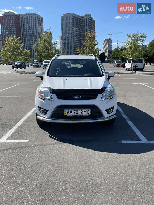 Внедорожник / Кроссовер Ford Kuga 2011 в 