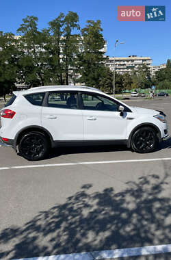 Внедорожник / Кроссовер Ford Kuga 2011 в 