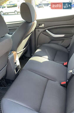 Внедорожник / Кроссовер Ford Kuga 2011 в 