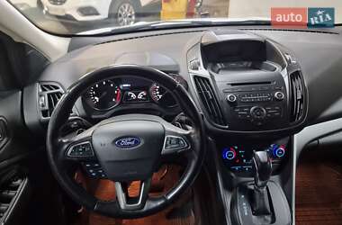 Внедорожник / Кроссовер Ford Kuga 2017 в 