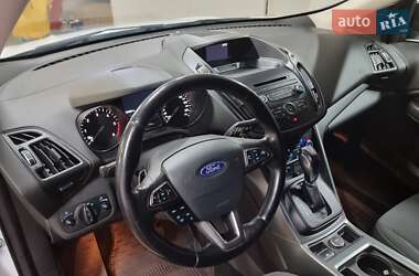 Внедорожник / Кроссовер Ford Kuga 2017 в 