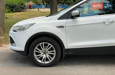 Внедорожник / Кроссовер Ford Kuga 2016 в 