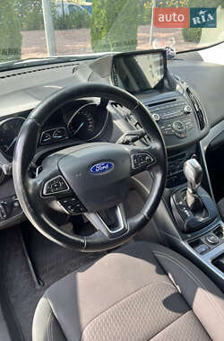 Внедорожник / Кроссовер Ford Kuga 2017 в 