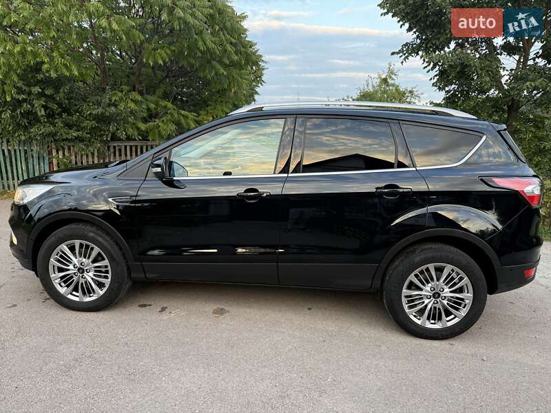 Внедорожник / Кроссовер Ford Kuga 2019 в 