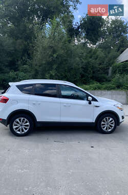 Внедорожник / Кроссовер Ford Kuga 2010 в 