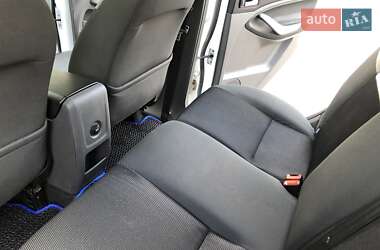 Внедорожник / Кроссовер Ford Kuga 2013 в 