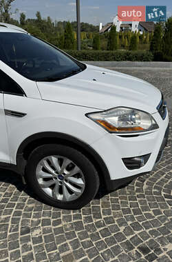 Внедорожник / Кроссовер Ford Kuga 2011 в 
