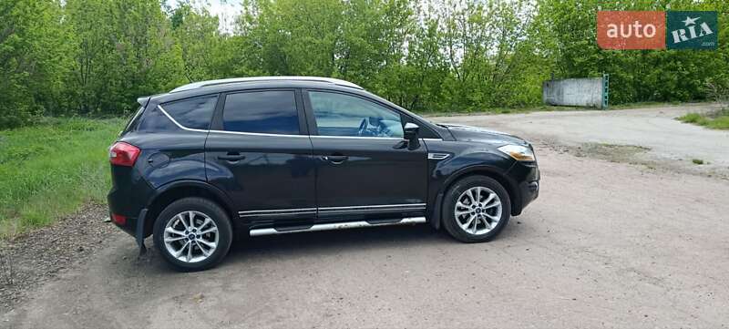 Внедорожник / Кроссовер Ford Kuga 2012 в Мене