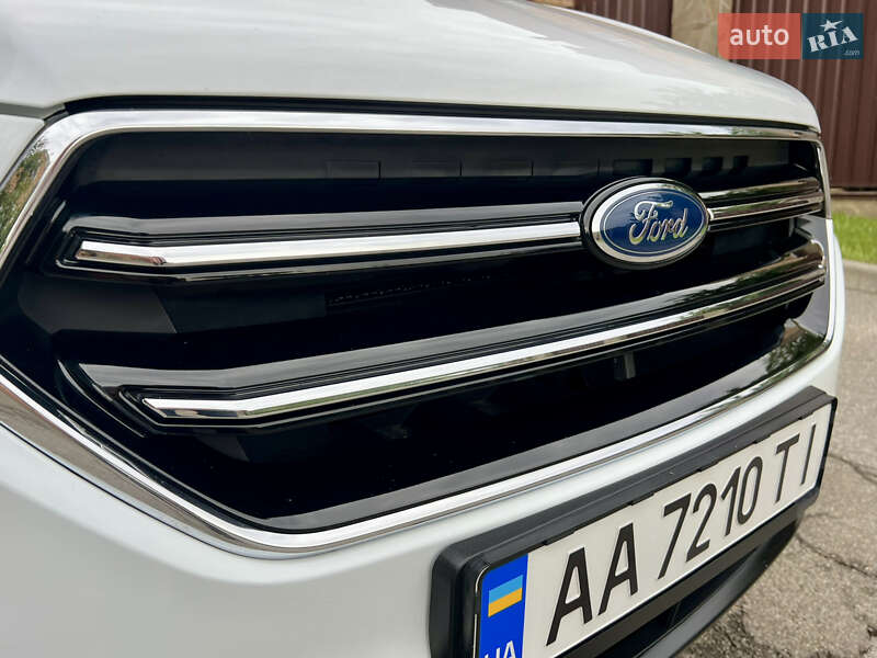 Позашляховик / Кросовер Ford Kuga 2017 в Києві