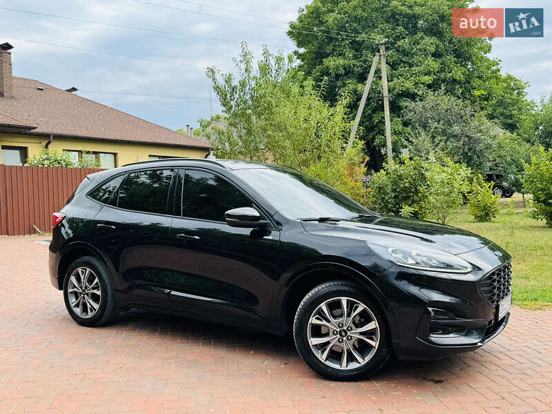 Внедорожник / Кроссовер Ford Kuga 2022 в Лохвице