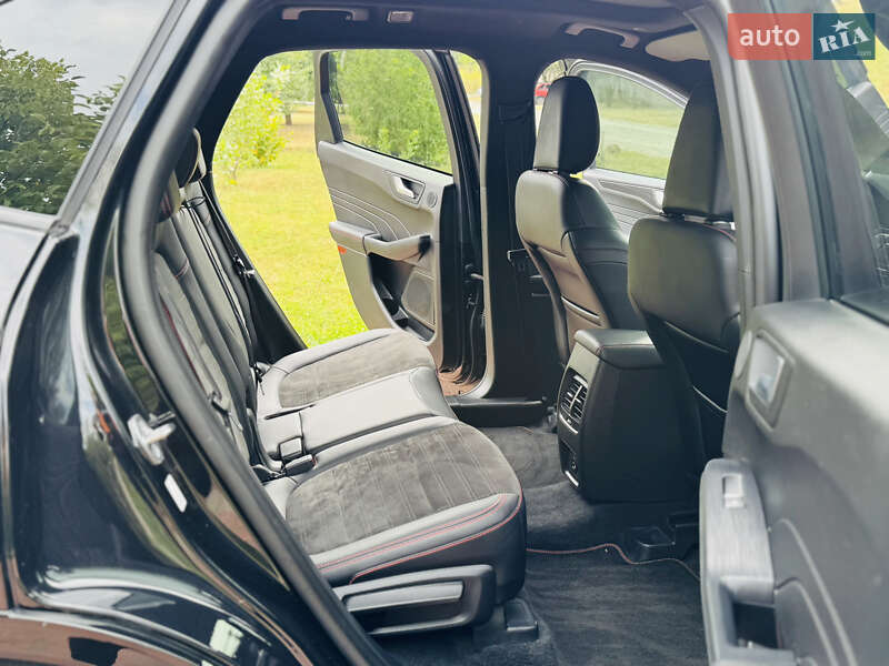 Внедорожник / Кроссовер Ford Kuga 2022 в Лохвице