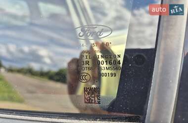 Внедорожник / Кроссовер Ford Kuga 2013 в 