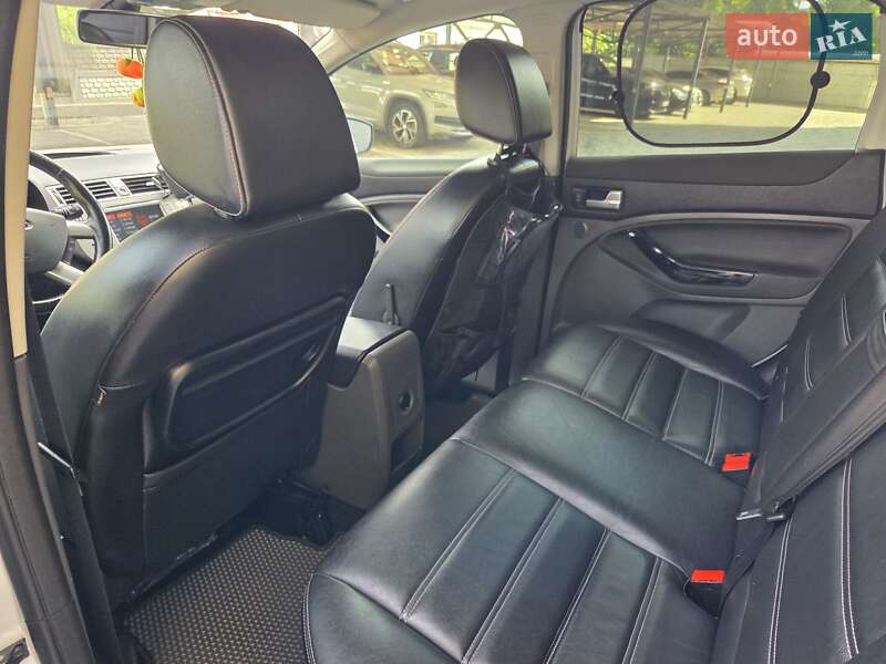 Внедорожник / Кроссовер Ford Kuga 2012 в Днепре